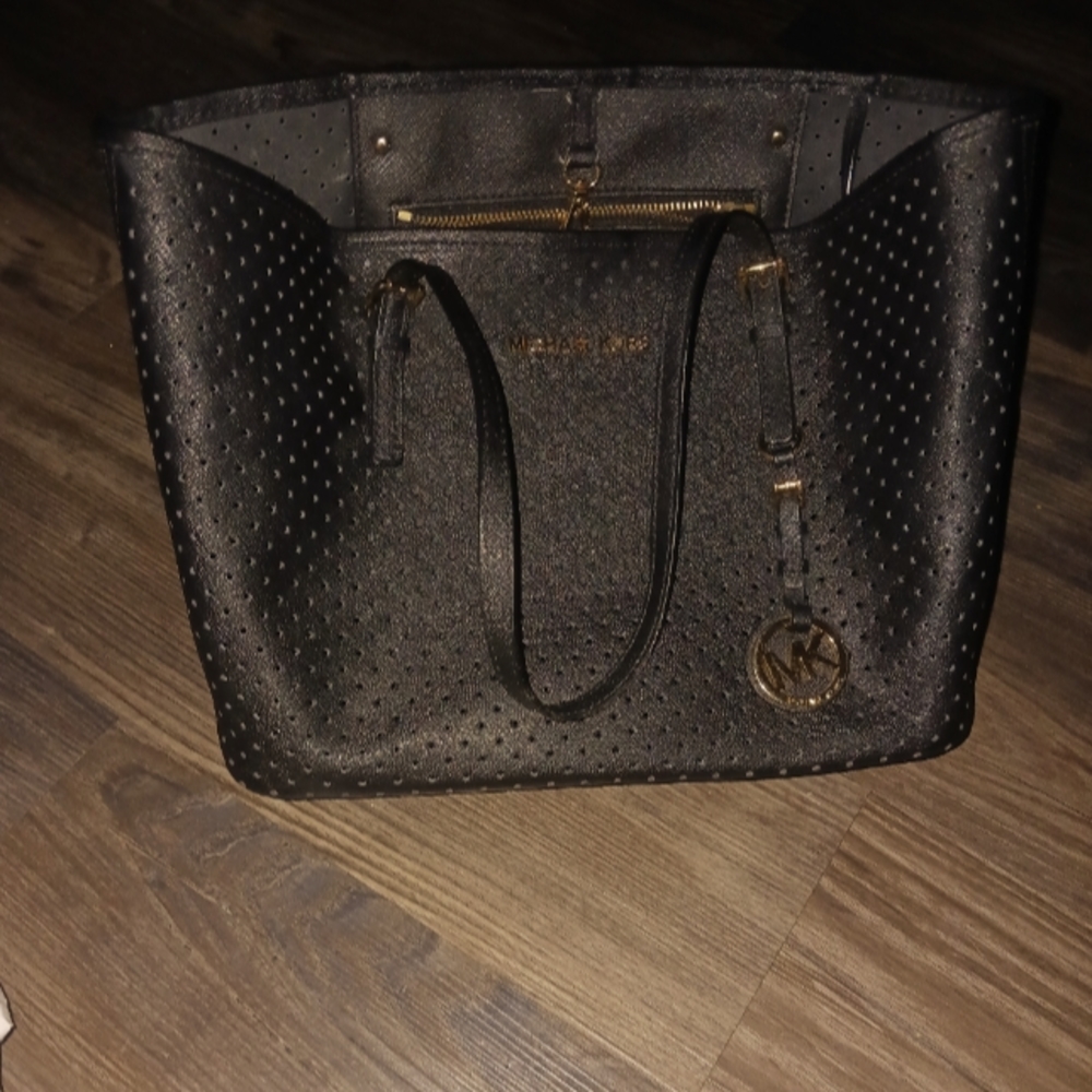 MICHAEL KORS BLACK HANDBAG PURSE SHOULDER BAG EXC SHAPE - Picture 1 of 4